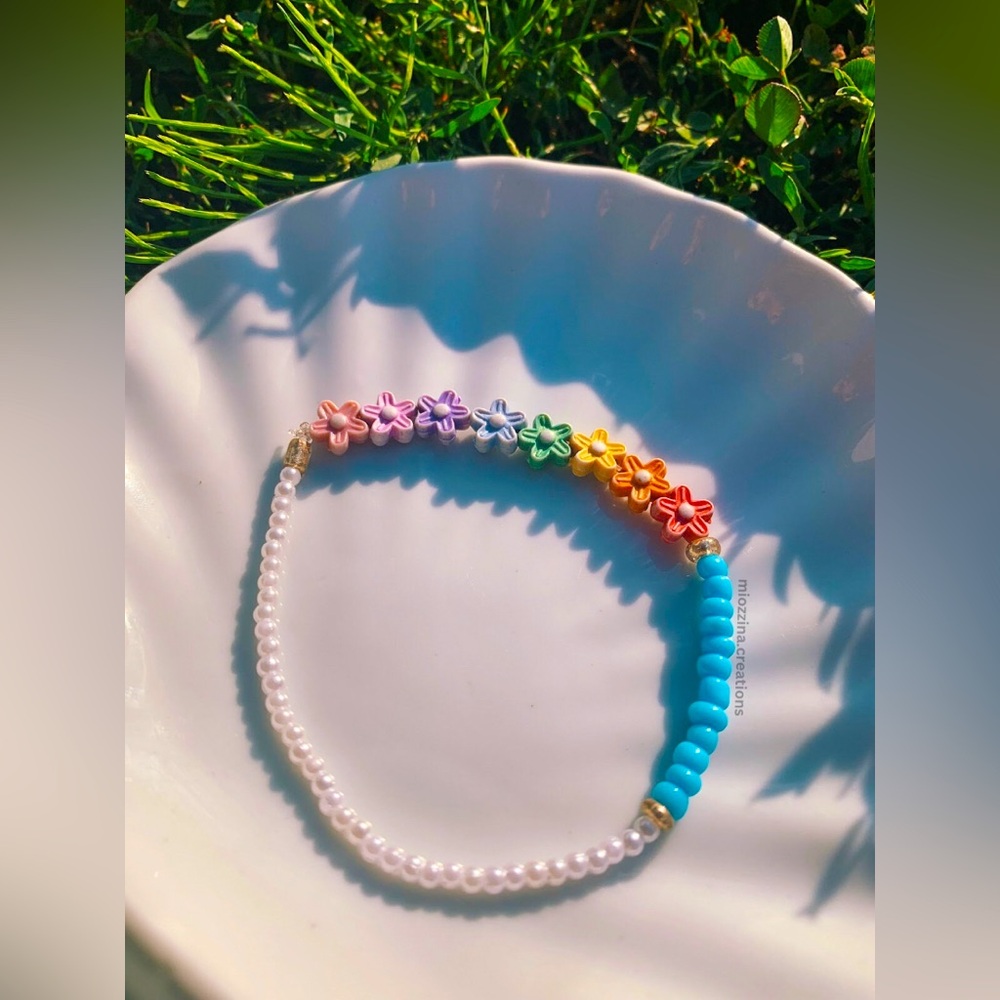 5/$20 ENTIRE SHOP CLEARANCE “Flora” handmade beaded bracelet ✨ S collection